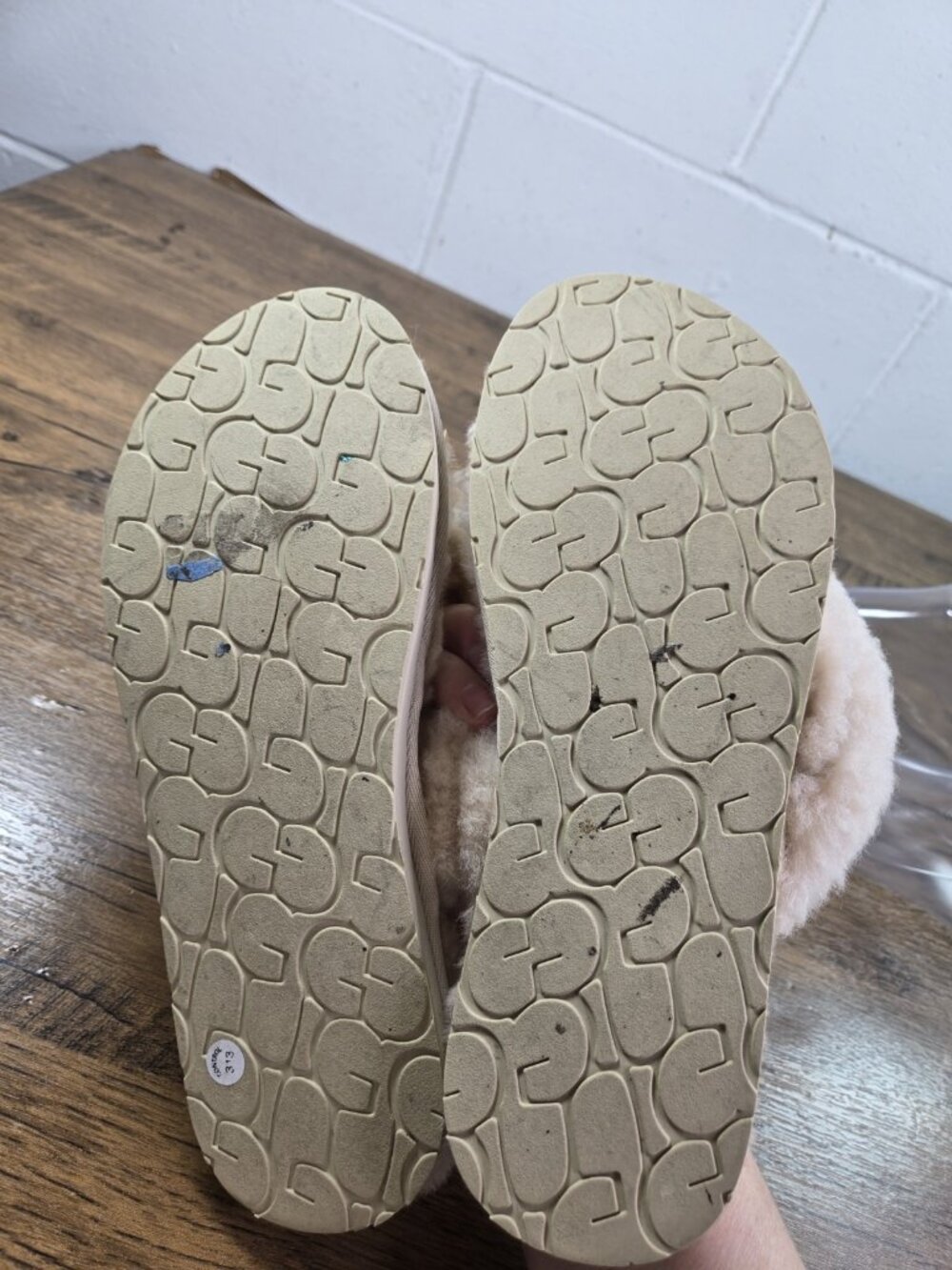 UGG Fluff Flip Flop Cream Sheepskin Shearling Thong Slippers Sandals Women’s 9 - Picture 8 of 8